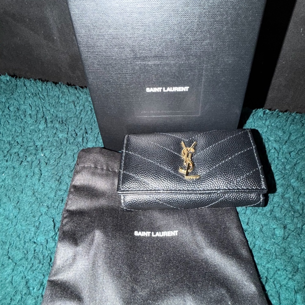 SAINT LAURENT CASSANDRE SLIM KEY CASE IN GRAIN DE POUDRE LEATHER